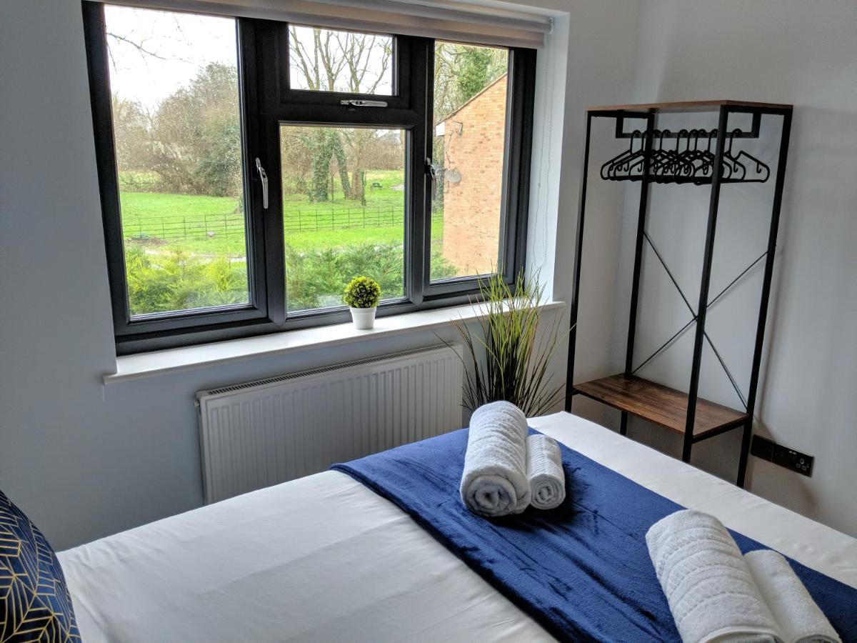 Crown Meadow - 4 Bedroom House - Heathrow - Excellentstays Colnbrook Exterior photo