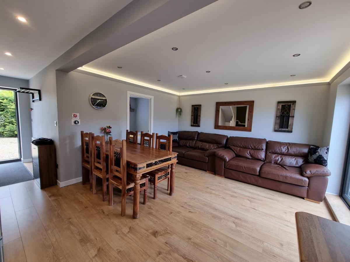 Crown Meadow - 4 Bedroom House - Heathrow - Excellentstays Colnbrook Exterior photo